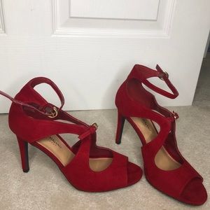 Red heeels